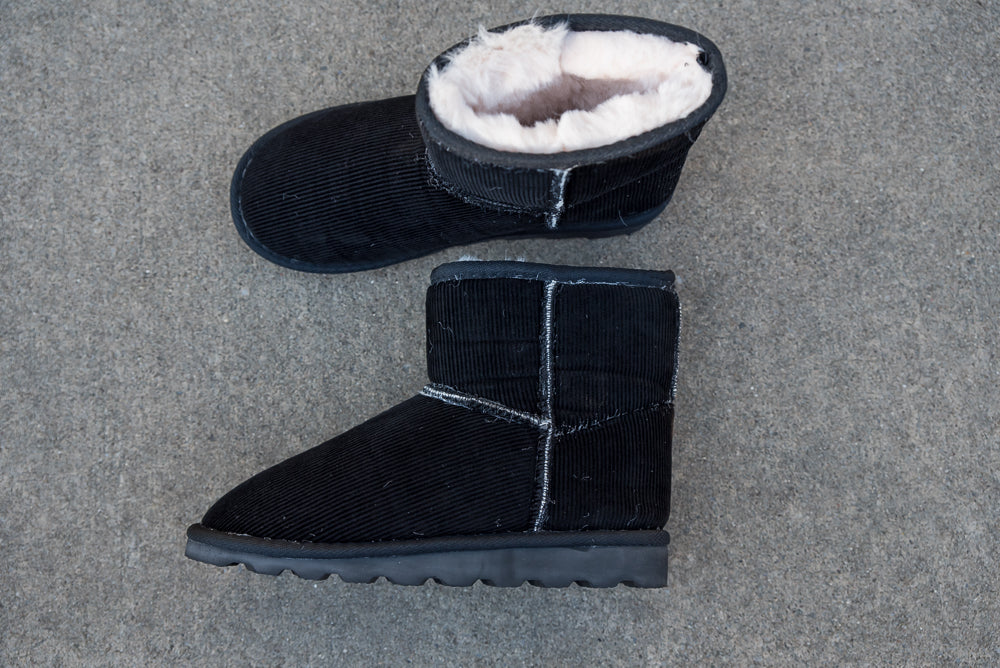 Comfort Boots in Black Corduroy