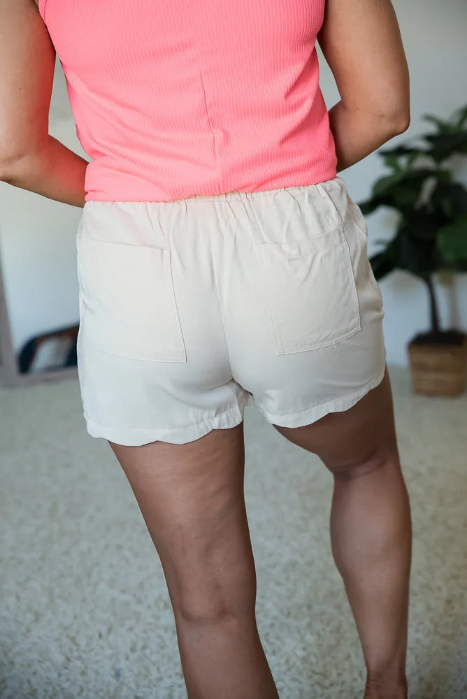 Off On a Picnic Scalloped Shorts